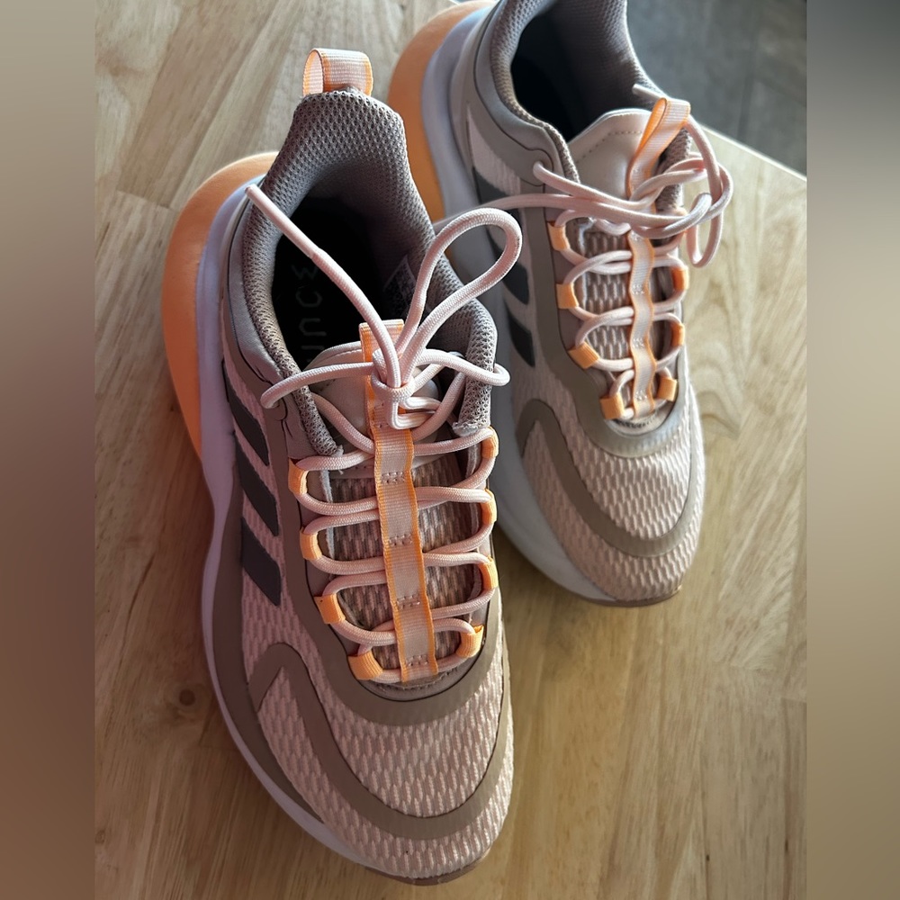 Adidas women’s tennis shoes